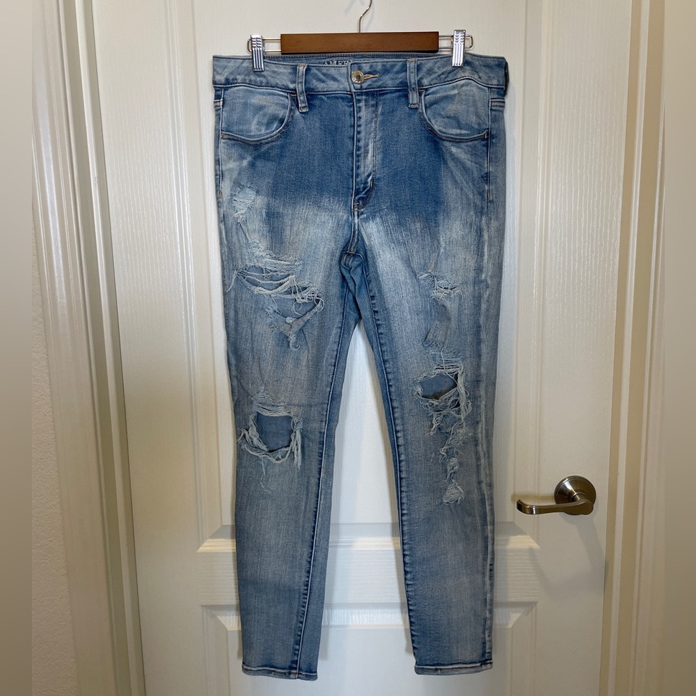 Women’s American Eagle Super super stretch distressed high rise jegging size 14